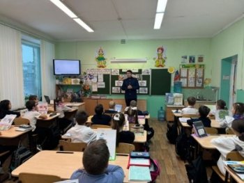 Руководитель территориального следственного отдела провел встречу со школьниками Руководитель территориального следственного отдела провел встречу со школьниками